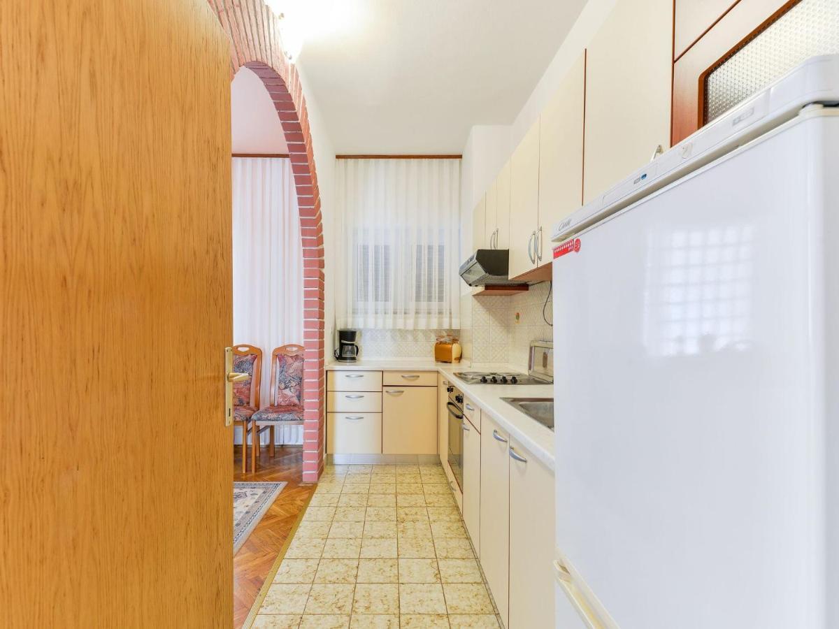 Apartments In House Liveric, In Vir At The Beach Exteriör bild
